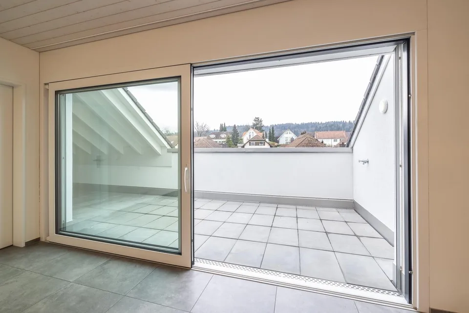 Appartamento mansardato luminoso 4.5 locali con balcone a Nesselnbach