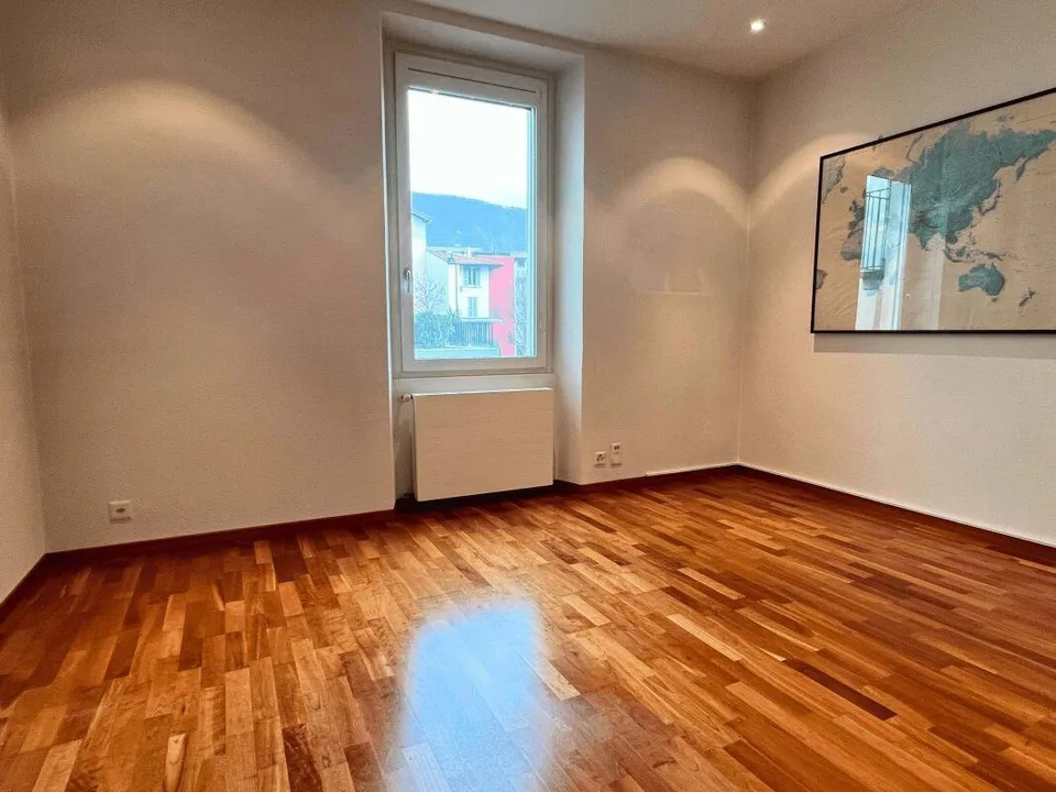 Elegantes Büroapartment in Chiasso Stadtzentrum zum Verkauf – Foto 9 von 10
