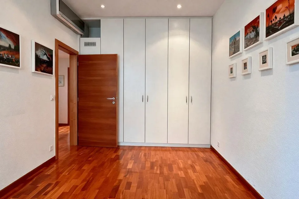 Elegantes Büroapartment in Chiasso Stadtzentrum zum Verkauf – Foto 7 von 10