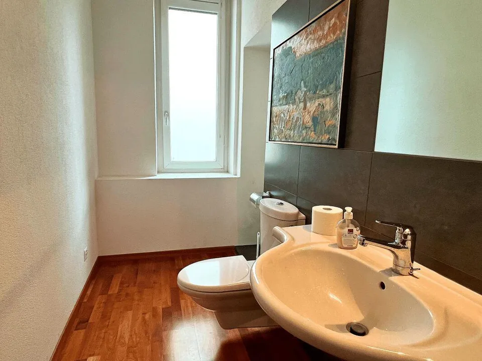 Elegantes Büroapartment in Chiasso Stadtzentrum zum Verkauf – Foto 10 von 10
