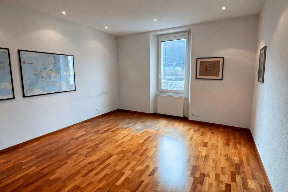 Elegantes Büroapartment in Chiasso Stadtzentrum zum Verkauf – Foto 6 von 10