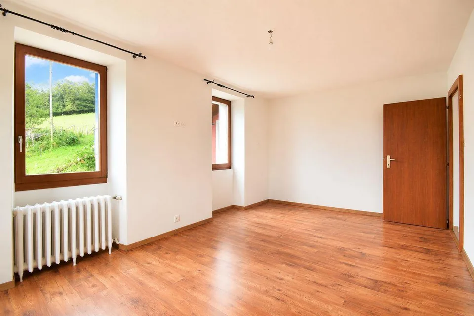 Charming 4.5-room apartment renovated in the heart of the village