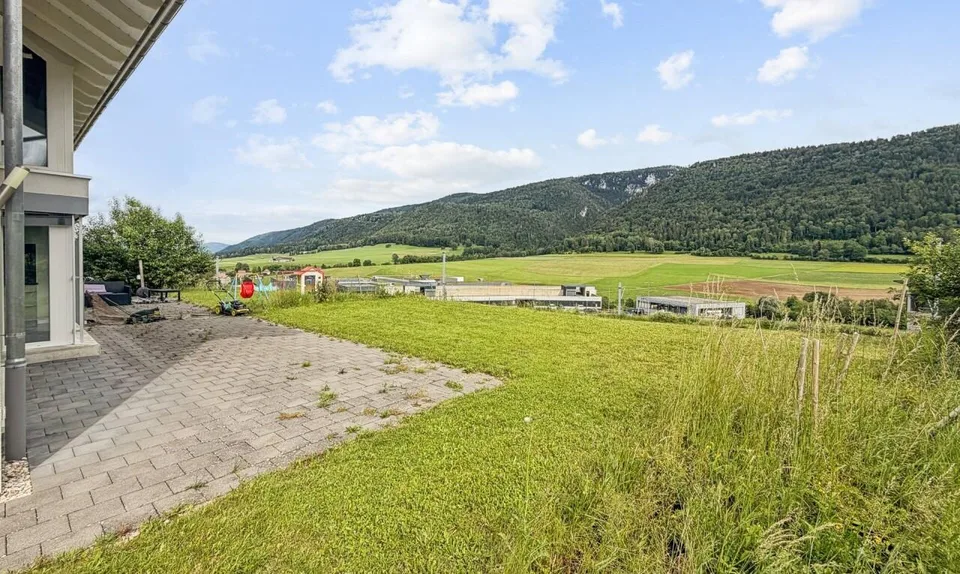 Family Home – 185 m² with Panoramic Mountain View