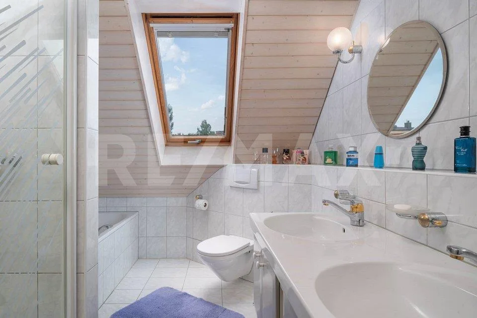 Bel appartement mansardé avec galerie – photo 10 sur 13
