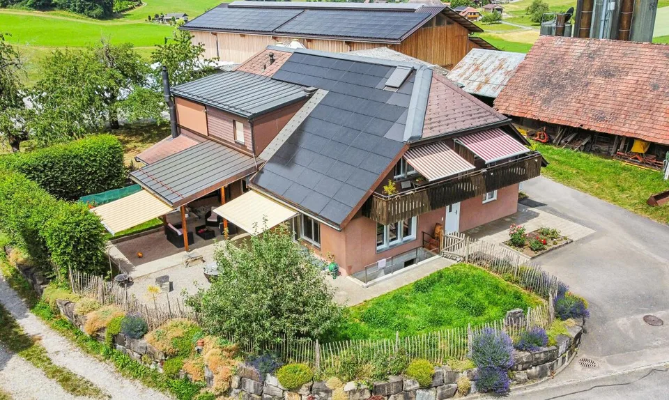 Modernisiertes Generationenhaus mit Weitblick in Gysenstein