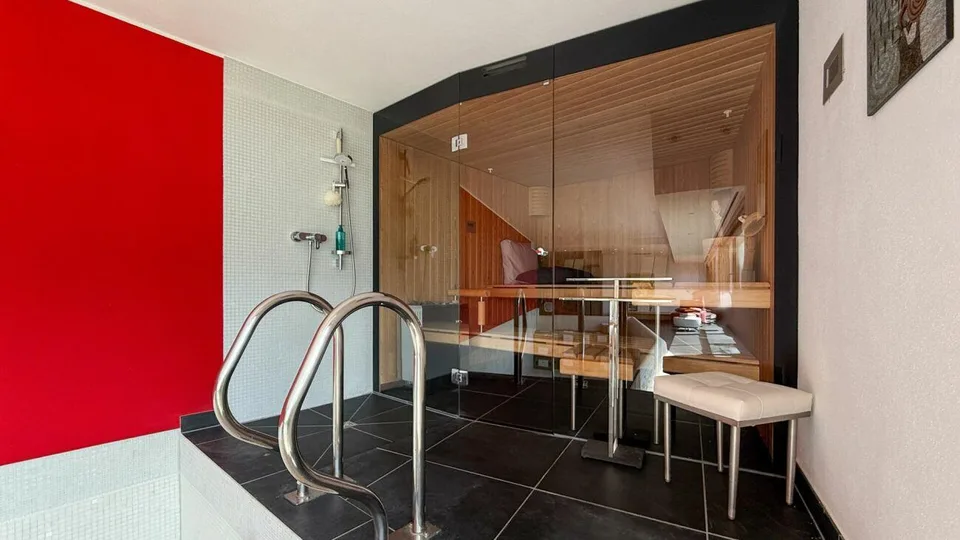 Brissago - Moderne Villa mit Aufzug und Innenpool – Foto 15 von 17