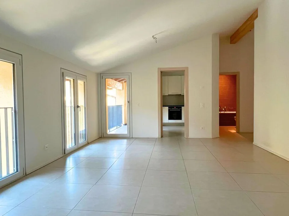 Modern 3.5-room attic apartment with balcony, view and two parking spaces