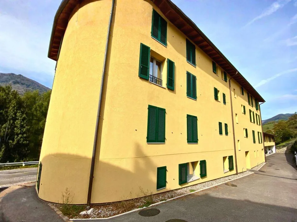 Modernes Dachgeschoss mit 3.5 Zimmern, Balkon, Aussicht und zwei Autoabstellplätzen – Foto 14 von 20