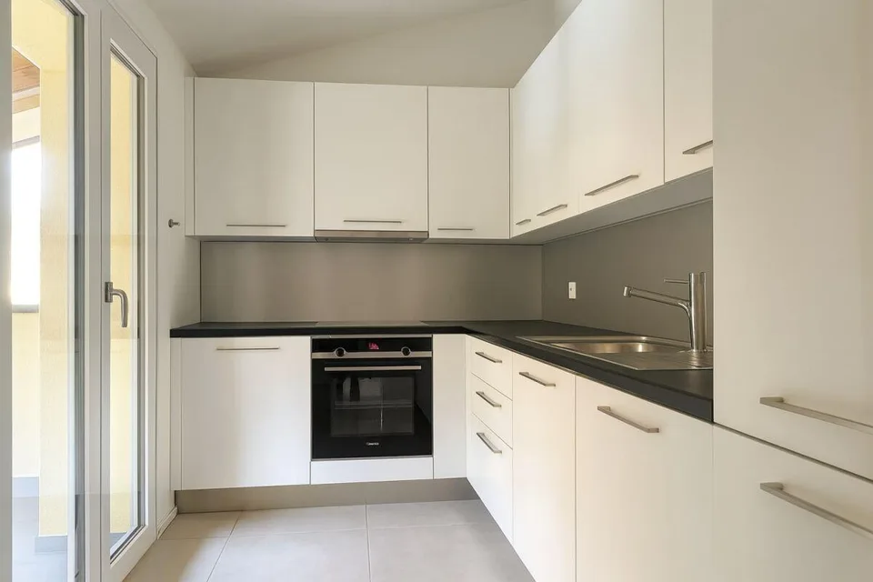 Modern 3.5-room attic apartment with balcony, view and two parking spaces