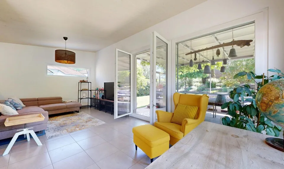 Top gepflegtes 5.5-Zimmer-EHF mit schönem Garten in 8213 Neunkirch