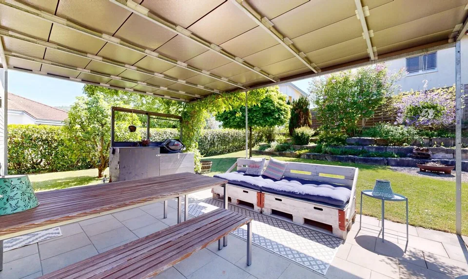 Top gepflegtes 5.5-Zimmer-EHF mit schönem Garten in 8213 Neunkirch