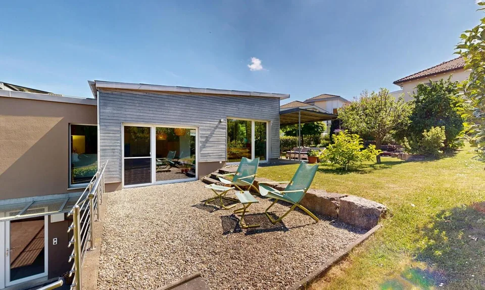 Top gepflegtes 5.5-Zimmer-EHF mit schönem Garten in 8213 Neunkirch