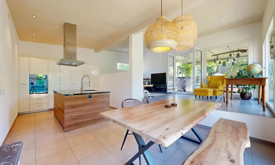 Top gepflegtes 5.5-Zimmer-EHF mit schönem Garten in 8213 Neunkirch
