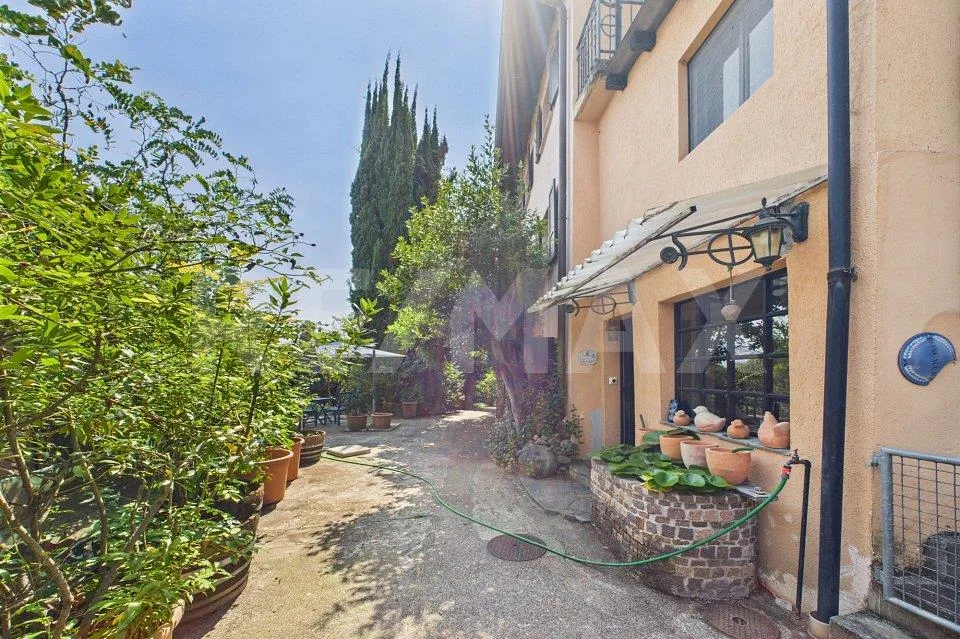 Esclusiva Villa Ticinese immersa nel verde