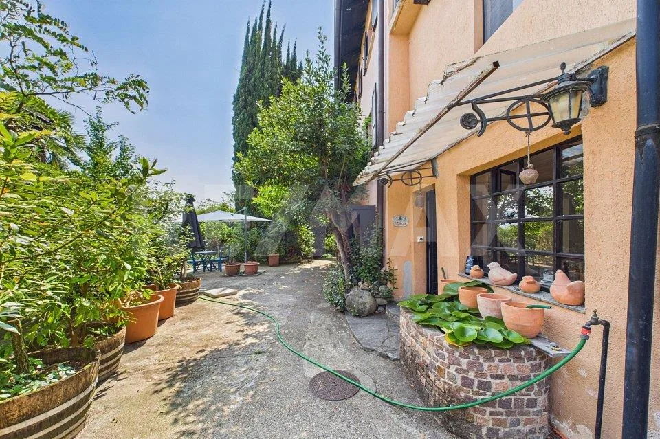 Esclusiva Villa Ticinese immersa nel verde
