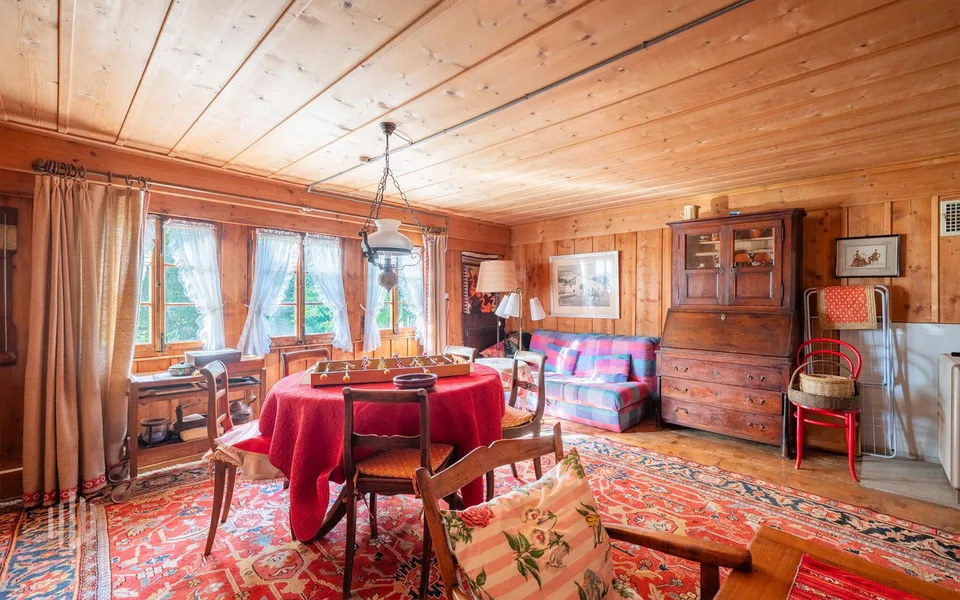 ImmoWyss - Chalet charmant avec grande réserve de terrain constructible et vue sur le Niesen