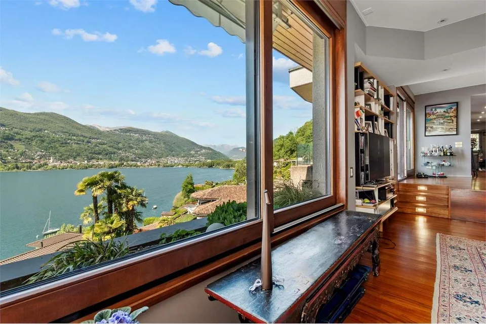 Exklusives Landhaus mit Seeblick, Pool und Anlegestelle
