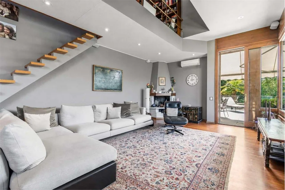 Exklusives Landhaus mit Seeblick, Pool und Anlegestelle