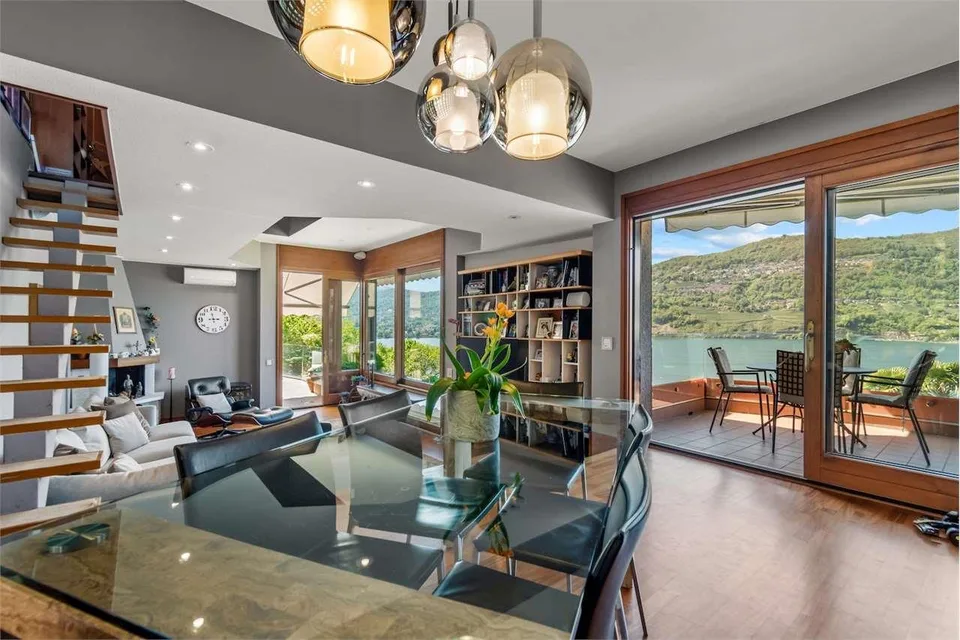 Exklusives Landhaus mit Seeblick, Pool und Anlegestelle