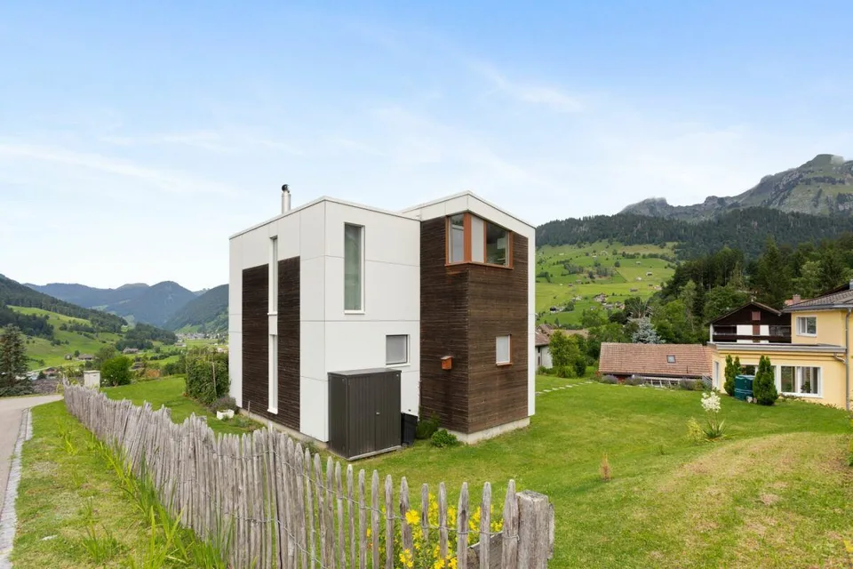 3.5-Zimmer-Einfamilienhaus mit unverbaubarer Bergsicht in Unterwasser