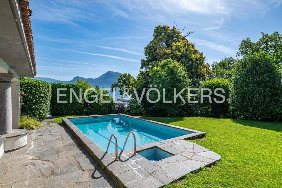 Villa méditerranéenne exclusive avec piscine et vue dégagée – photo 12 sur 13