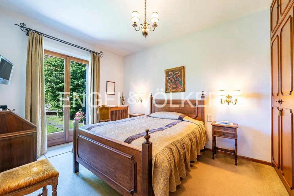 Villa méditerranéenne exclusive avec piscine et vue dégagée – photo 8 sur 13