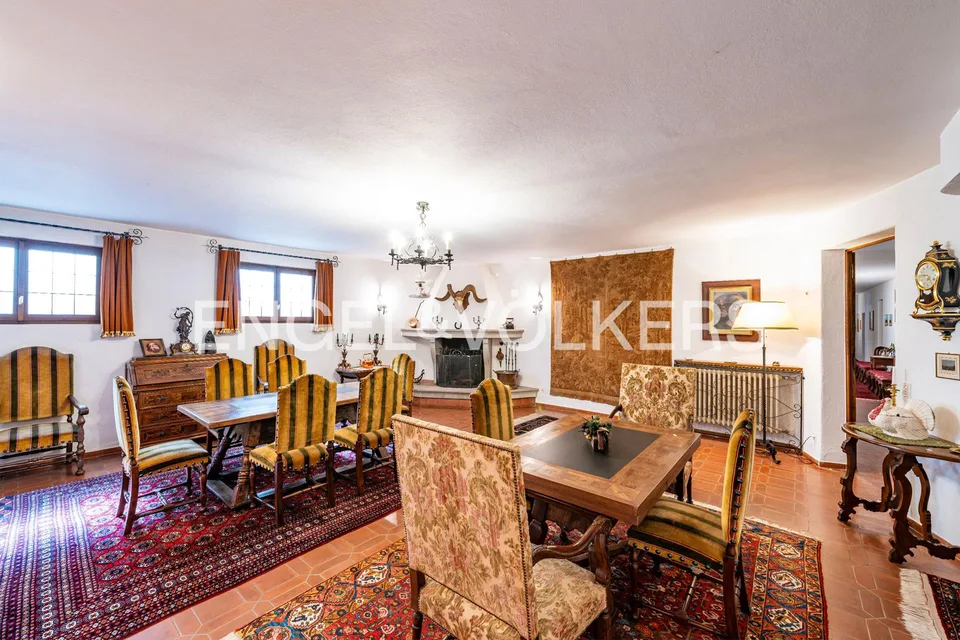 Villa méditerranéenne exclusive avec piscine et vue dégagée – photo 10 sur 13