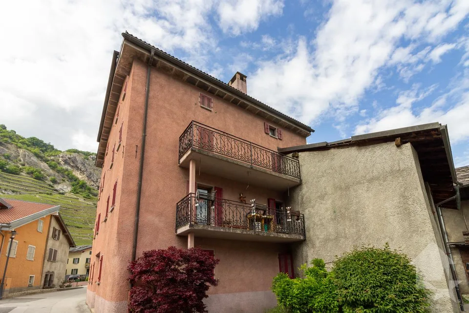 Maison villageoise et grange à rénover entièrement