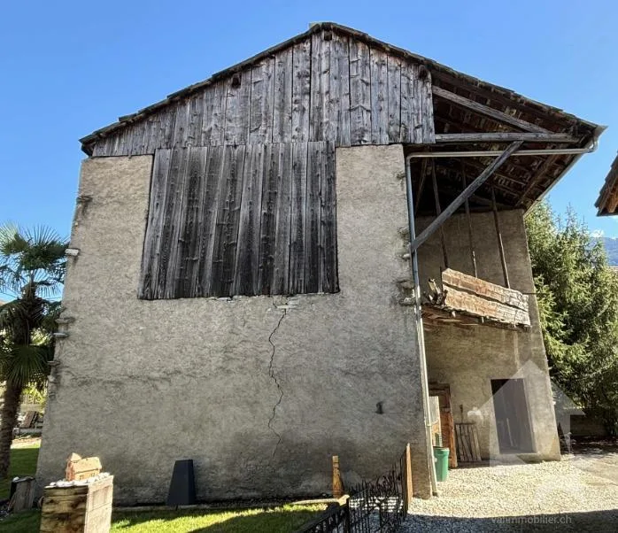 Maison villageoise et grange à rénover entièrement
