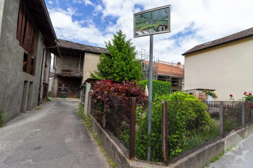 Maison villageoise et grange à rénover entièrement