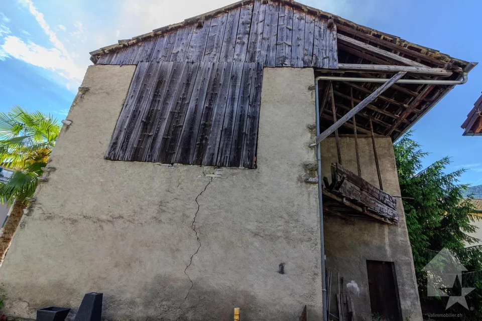 Village house and barn to fully renovate – photo 11 of 13