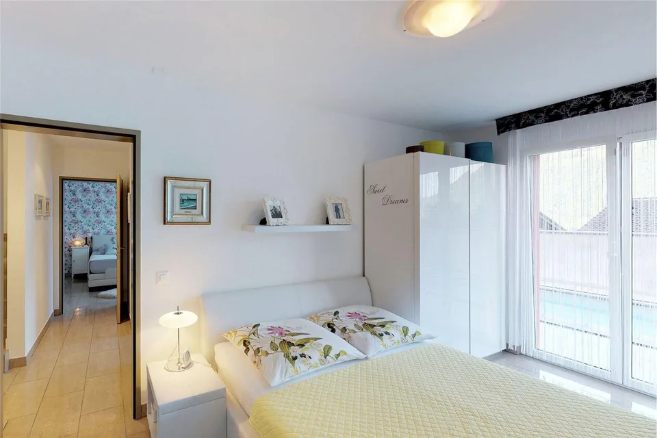 Komfortables Ferienhaus mit Pool und Terrasse – Foto 13 von 14