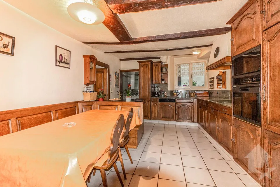 Wohnung mit 4 Zimmern in einem historischen Gebäude der Altstadt