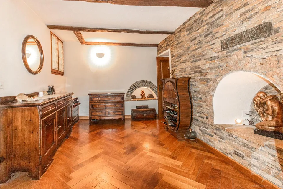 Wohnung mit 4 Zimmern in einem historischen Gebäude der Altstadt