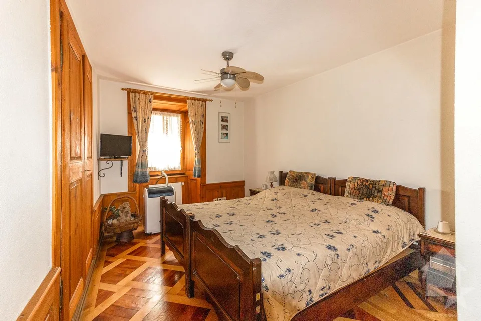 Appartamento 4 locali in un edificio storico della città vecchia – foto 11 di 17