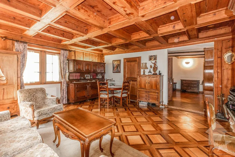 Wohnung mit 4 Zimmern in einem historischen Gebäude der Altstadt