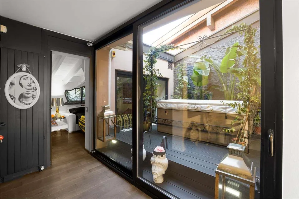 Appartamento 4.5 locali di lusso con parziale vista lago in vendita a