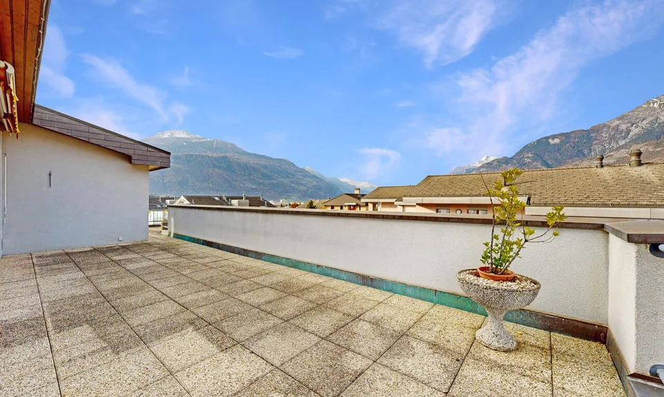 Attic 4 rooms in the heart of Conthey - Generous terraces – photo 12 of 19