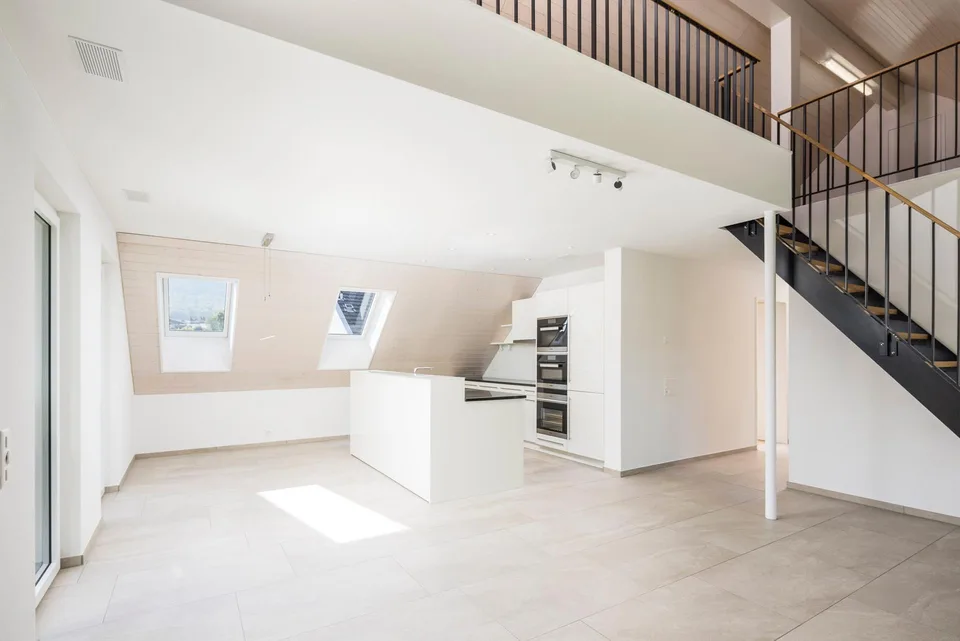 Traumhafte 3.5 Zimmer-Wohnung mit Galerie und Balkon – Foto 4 von 20