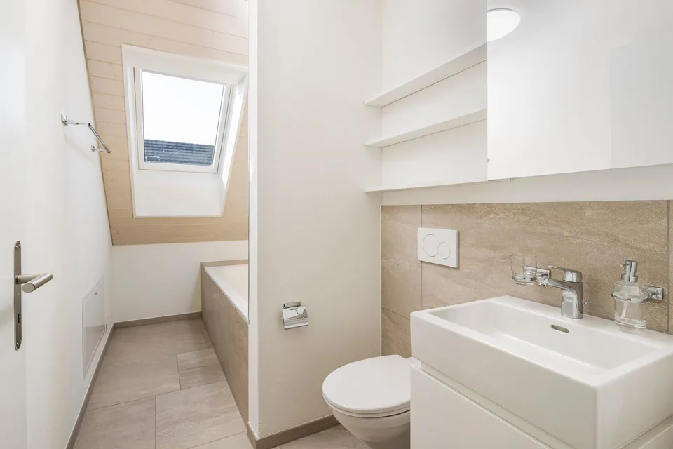 Traumhafte 3.5 Zimmer-Wohnung mit Galerie und Balkon – Foto 9 von 20