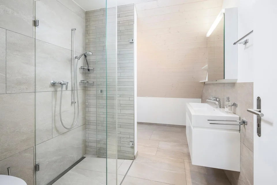 Traumhafte 3.5 Zimmer-Wohnung mit Galerie und Balkon – Foto 7 von 20