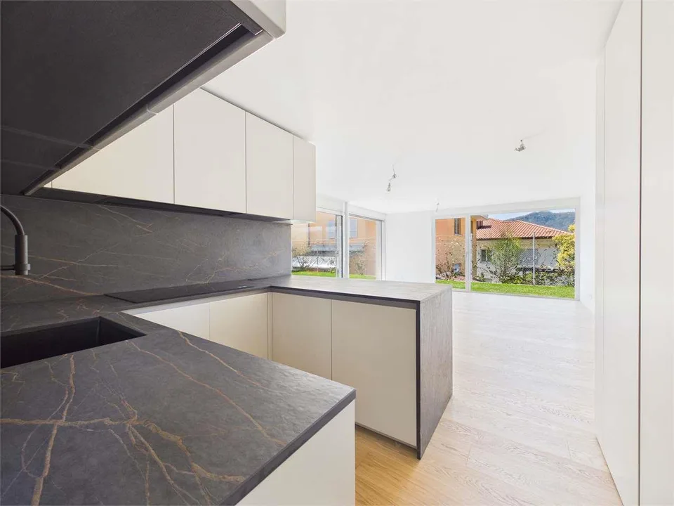 Moderne Stadt von neuer Bauart in Cadro – Foto 6 von 13