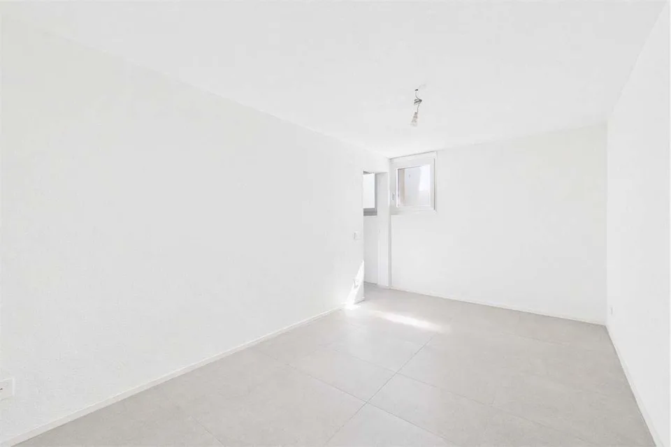 Moderne Stadt von neuer Bauart in Cadro – Foto 13 von 13
