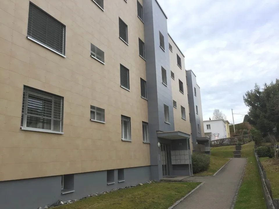 Moderne Wohnung mit Gartensitzplatz