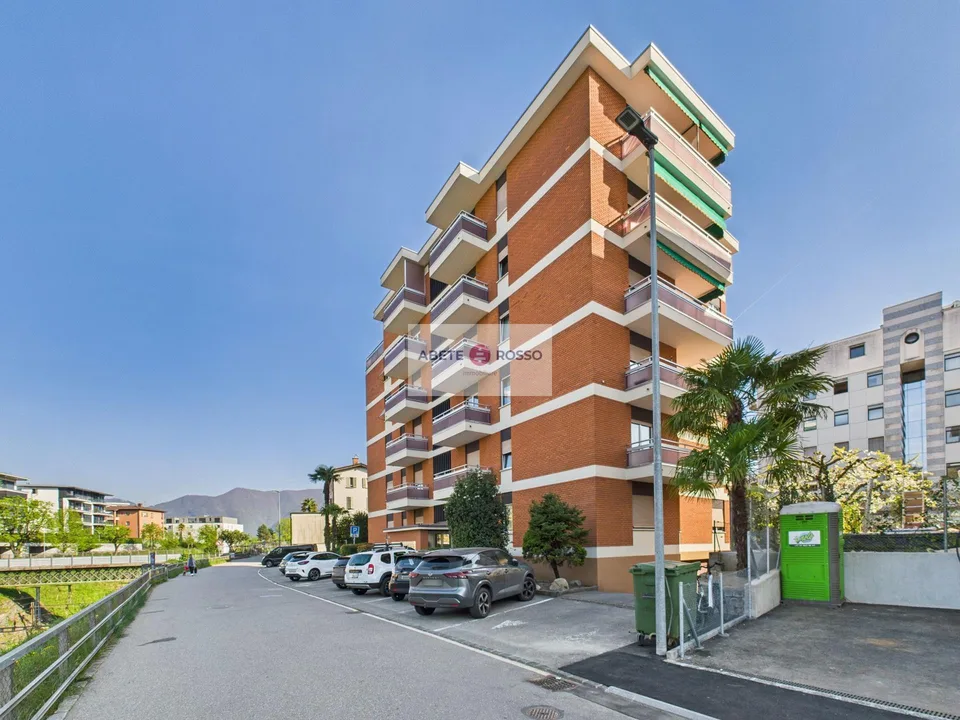 Dachgeschoss mit Terrasse und Panoramablick, nahe dem Bahnhof FFS und dem Zentrum von Lugano. – Foto 24 von 24