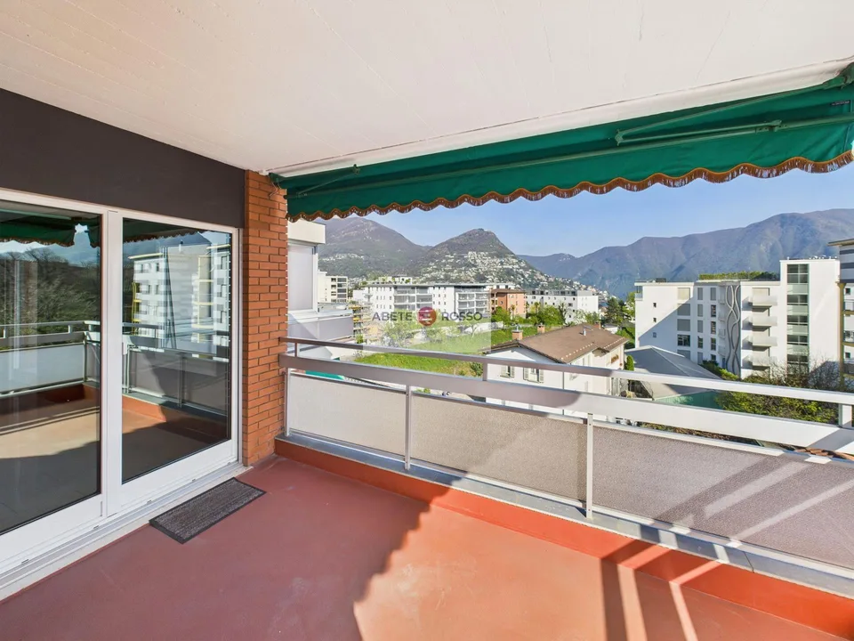 Dachgeschoss mit Terrasse und Panoramablick, nahe dem Bahnhof FFS und dem Zentrum von Lugano. – Foto 19 von 24