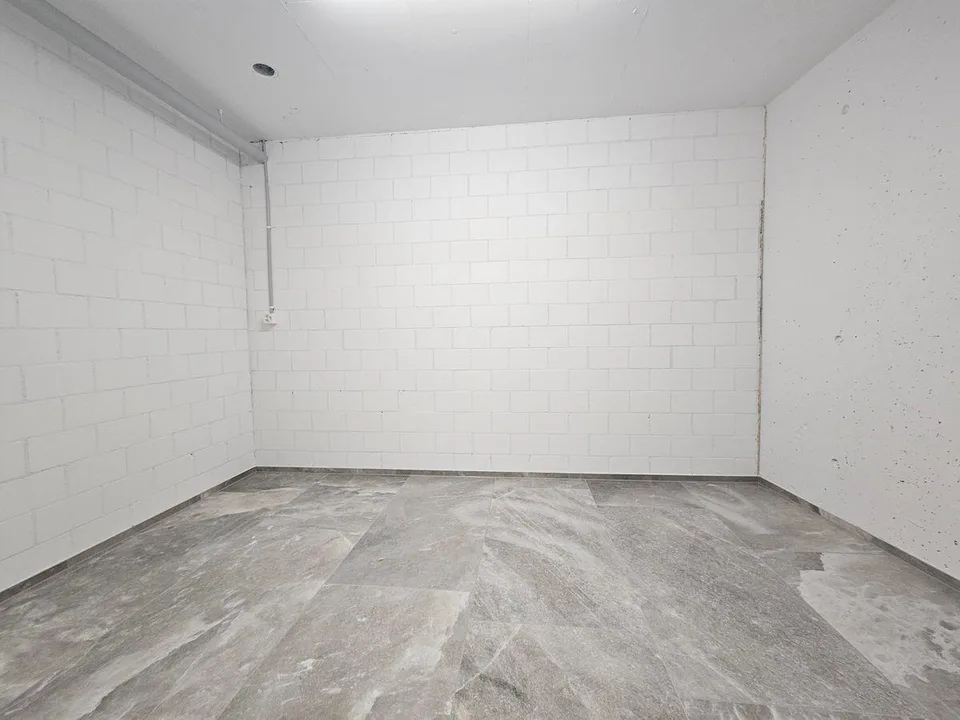 NEUBAU AN TOPLAGE MIT GROSSZÜGIGEM SITZPLATZ (40 M²) SOWIE EIGENER ...