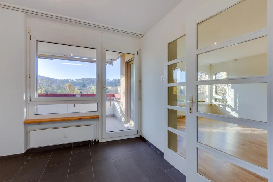 Beautiful view in a sun-kissed property!!!