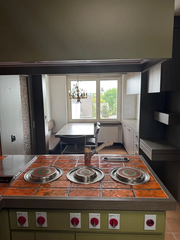 Ampio appartamento mansardato di 5,5 locali con vista meravigliosa a Kleindöttingen