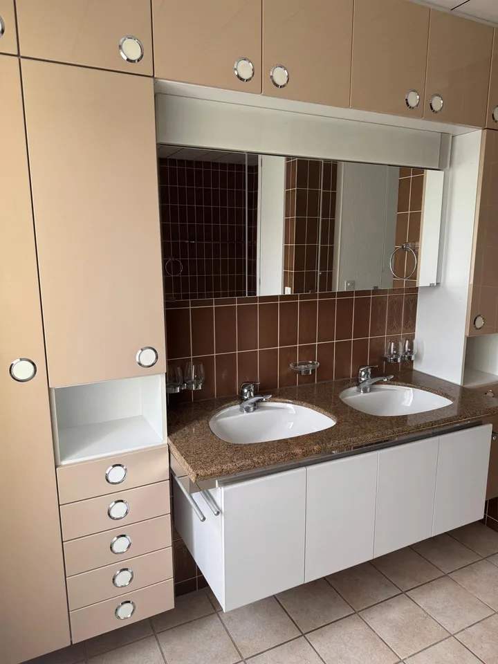 Grosszügige 5.5-Zimmer-Dachwohnung mit herrlichem Ausblick in Kleindöttingen – Foto 7 von 11
